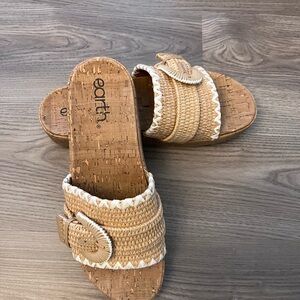 Earth Women's Tan Sandals